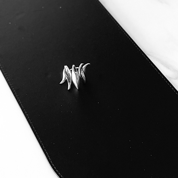 Tiffany &Co. Frank Gehry Silver Fish Ring - Picture 6 of 8